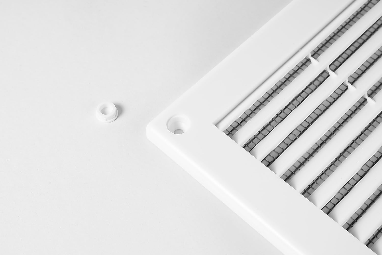 Awenta 150 x 150mm Plastic Air Vent Grille Cover, White with Insect Grid Fly Net